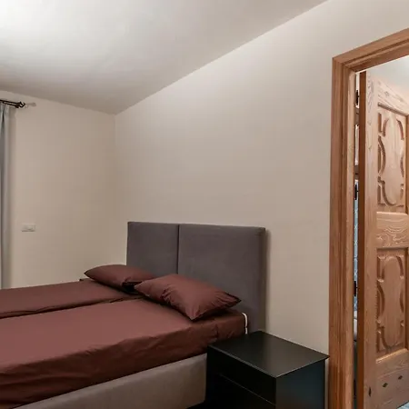 Sleeps 7 Pool Air Con Wifi