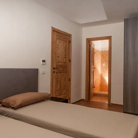 Sleeps 7 Pool Air Con Wifi